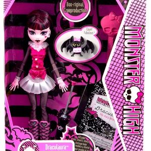 Mattel Monster High
Draculaura Boo-riginal doll in unopened box